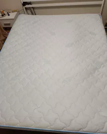 Master's work result — professional mattress dry cleaning and cleanliness restoration