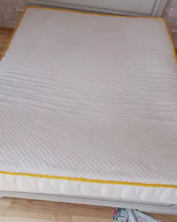 Professional mattress dry cleaning for urine odor using safe products